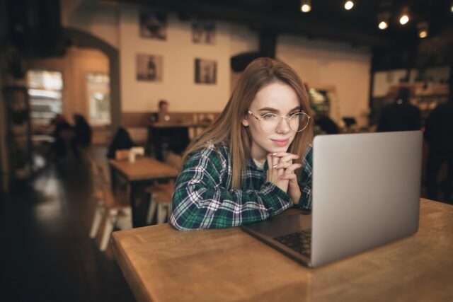 How To Use AI For Finding College Scholarships
