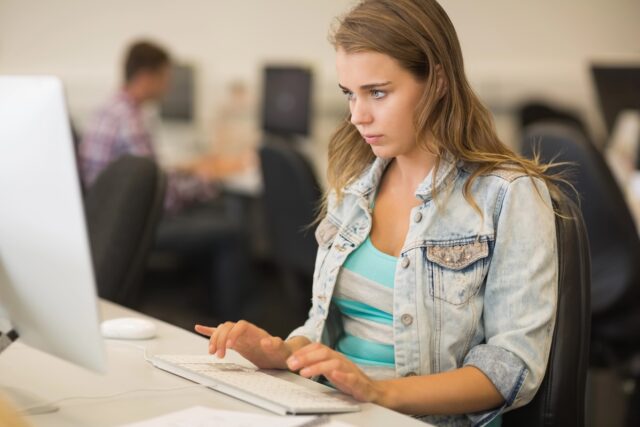 Best AI-Powered Side Hustles For College Students In 2026